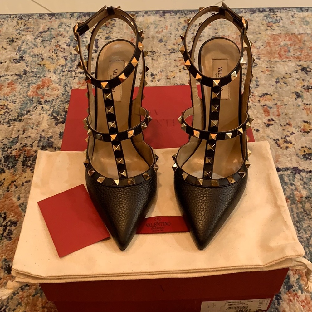 COPY - Valentino Garavani Black Rockstud  T Strap Sandals  39/8 US